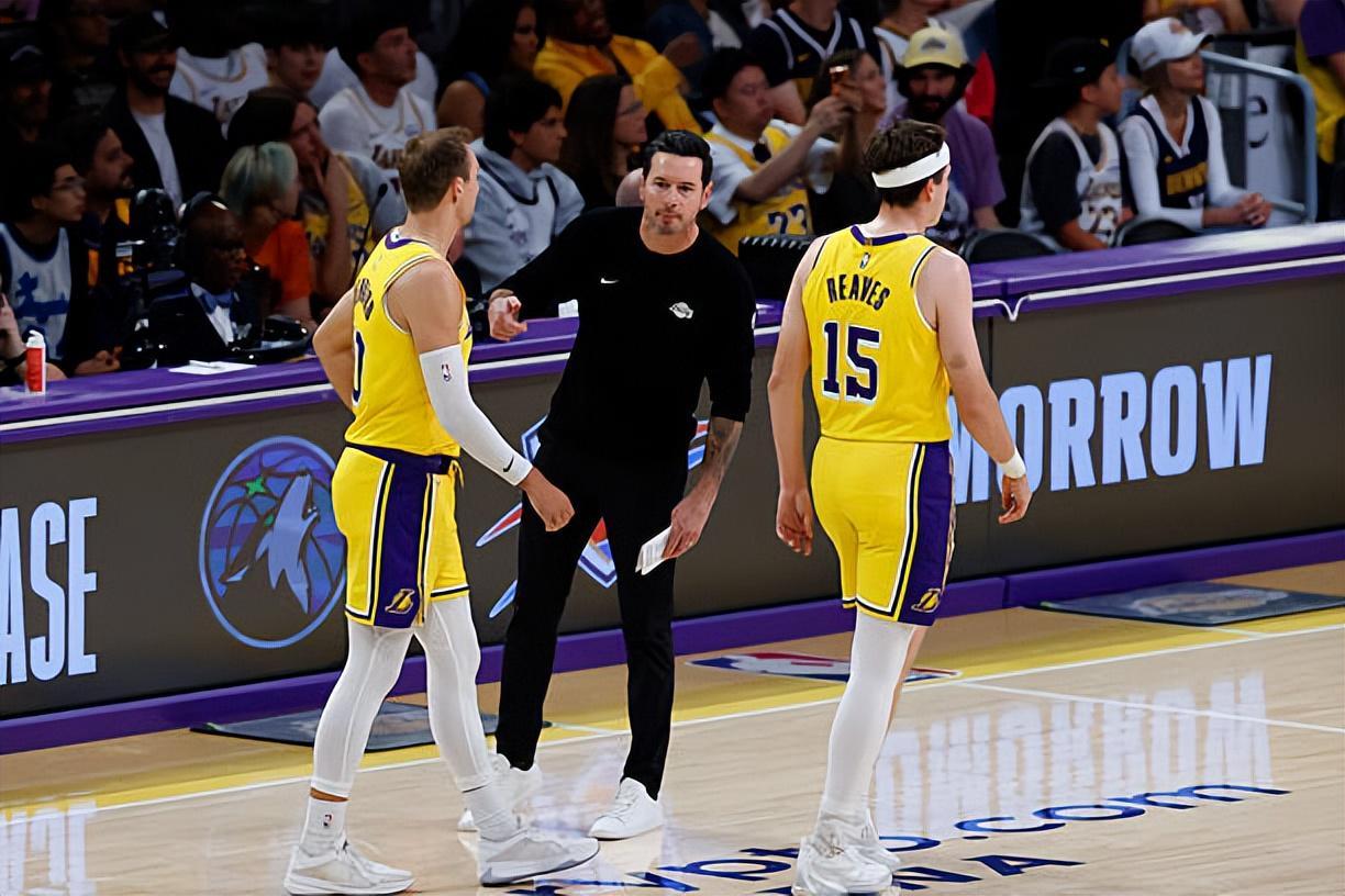 v体育-防守弱点被放大了！湖人后场新援最近两场比赛的效果很不理想？